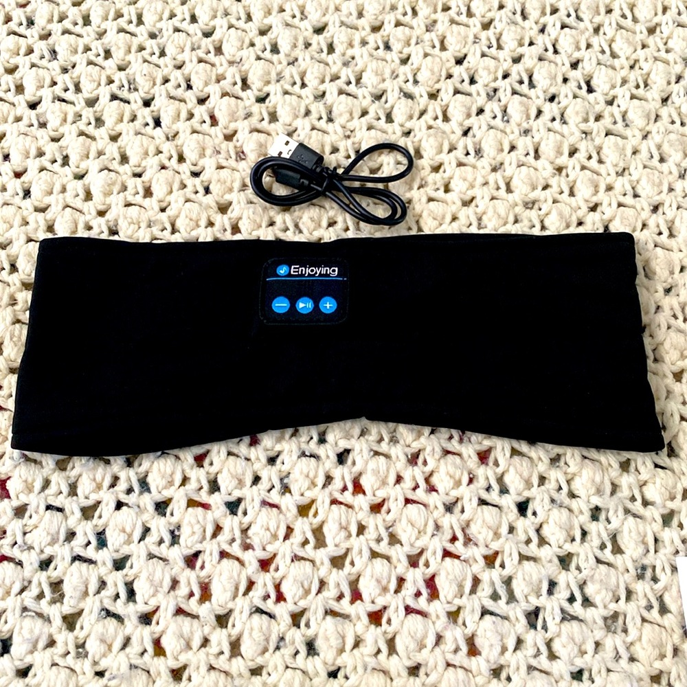 Built in wireless headphones. Bn